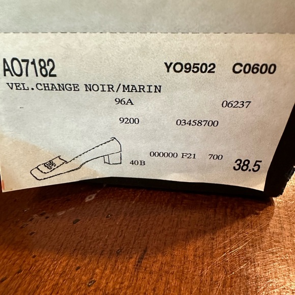 Gorgeous Nearly New Authentic CHANEL Dark Blue Velvet Heels w/Rhinestone Logo - Picture 6 of 6